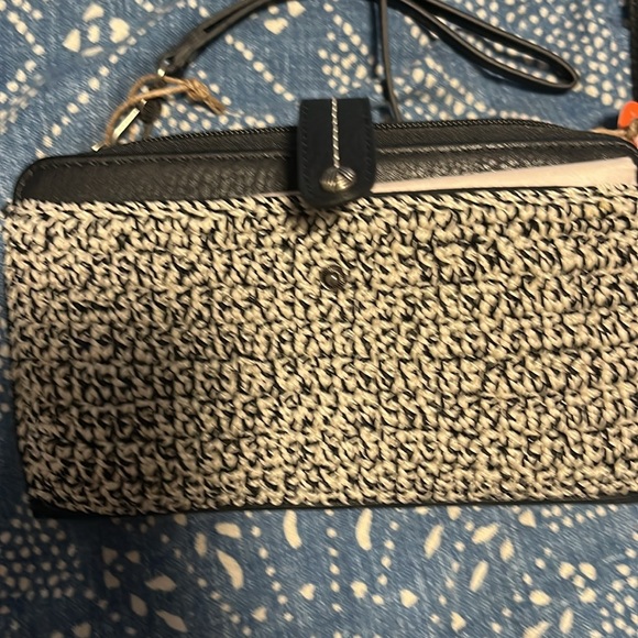 THE SAK HAND CROCHETED LARGE SMARTPHONE CROSSBODY/WRISTLET in Black & White NWT - Picture 8 of 8